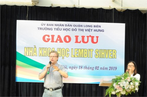 Học sinh trường Tiểu học Đô Thị Việt Hưng giao lưu, gặp gỡ nhà khoa học Lembit Sihver
